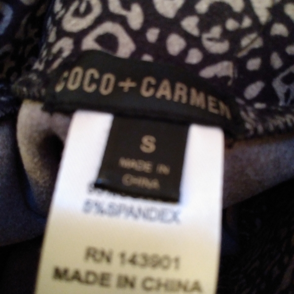 Coco + Carmen OMG Black and Gray Print Leggings - Picture 5 of 6